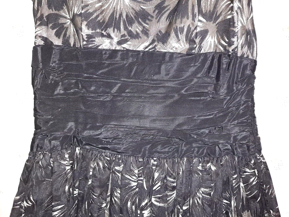 Vintage Black Party Dress, Women's 14 , Gothic Style, Zip up, Sewn Slip w/Lace - Image 3 of 4