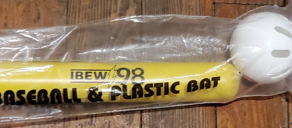 费城费城棒球 场馆赠品 RYAN HOWARD PLASTIC WIFFLE BALL & BAT IBEW 98 — 第 2/4 张图片