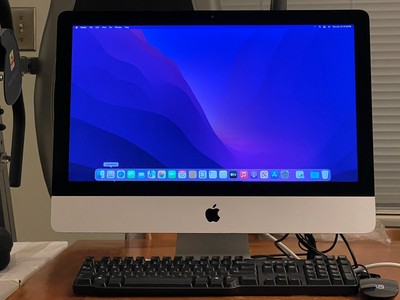 Apple 2015 21.5'' Quad Core i5 2.8GHz 256GB SSD 8GB KBOARD+MSE
