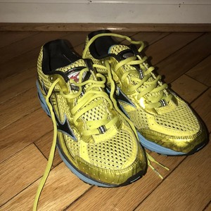 mizuno wave yellow