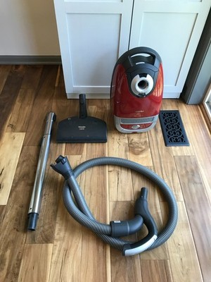 Miele Libra S5281 Canister Vacuum Cleaner Red With Hose Nozzle Wand + Extras