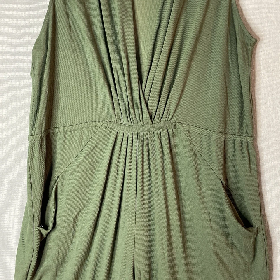 Lisa Rinna Collection Jumpsuit Size 1X Olive Green Sleeveless Romper Pockets - Image 4 of 4