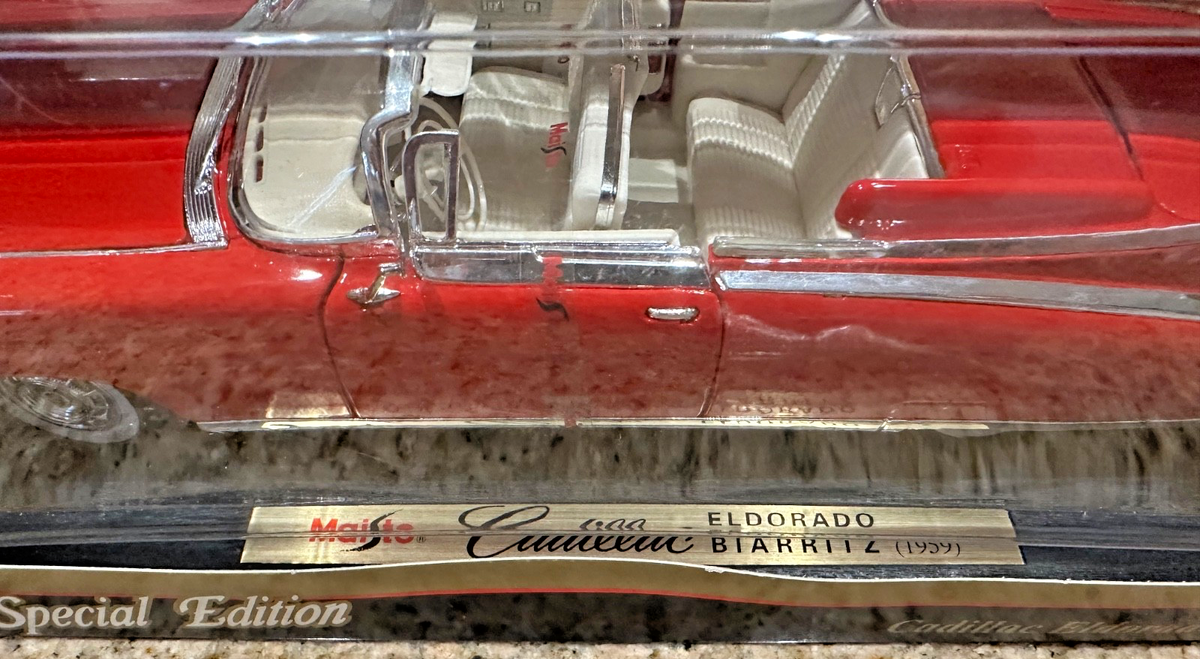 Maisto 1959 White Cadillac Eldorado Biarritz Special Edition 1:18