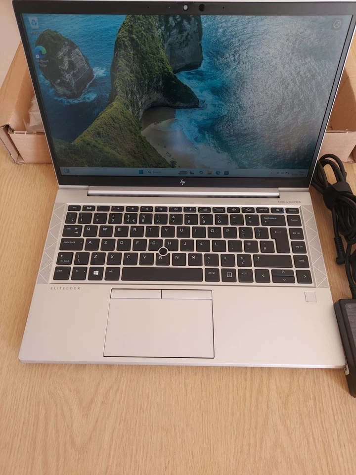 HP EliteBook 830 G8, i7-1185G7, 16GB RAM, 256GB SSD, Win 11 Pro *CASE DAMAGE*, photo 1 of 5