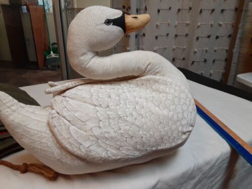 Beautiful Vintage Stuffed Swan - Picture 5 of 7