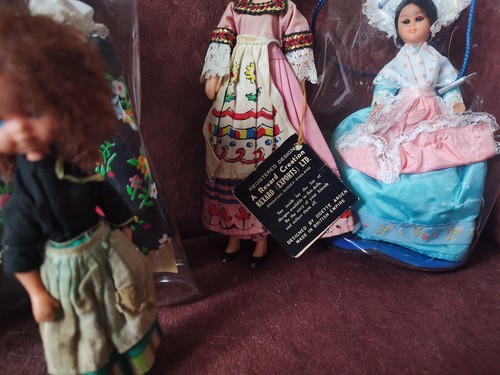 Job Lot of Vintage National Costume Dolls + Accessories (B4) - Picture 4 of 7