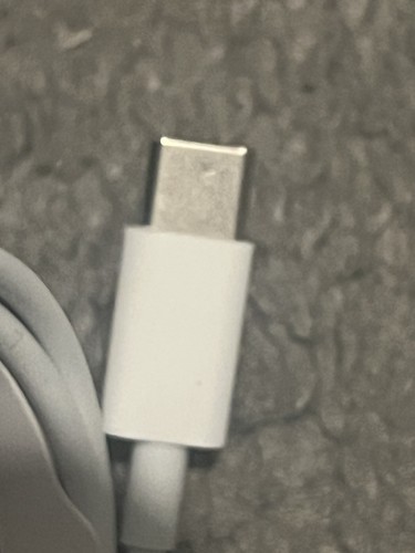 Apple IPhone charger for iPhone 15 and iPhone 16 - Picture 4 of 4