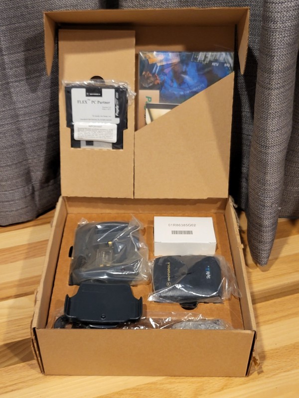 Vintage Motorola Page Writer 2000 Pager Skytel UNTESTED Complete w/ original box