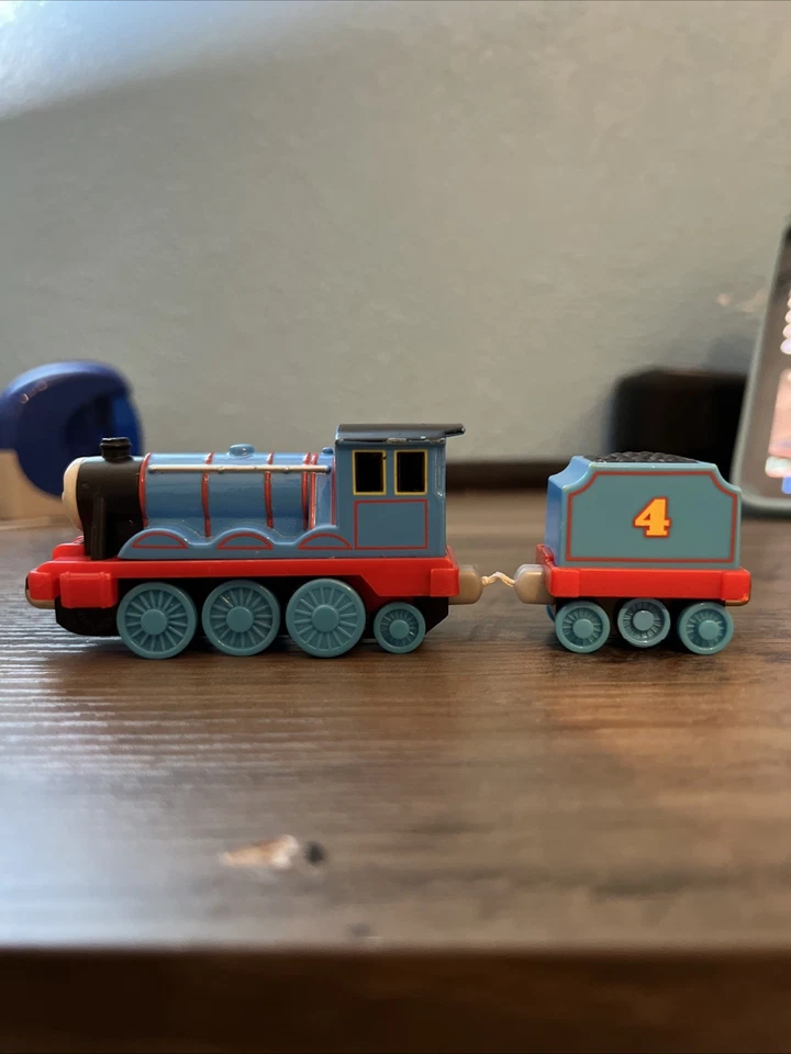 Thomas & Friends 2013 Take N Play Pull and Zoom Gordon Diecast Metal Train Foto 2 de 4