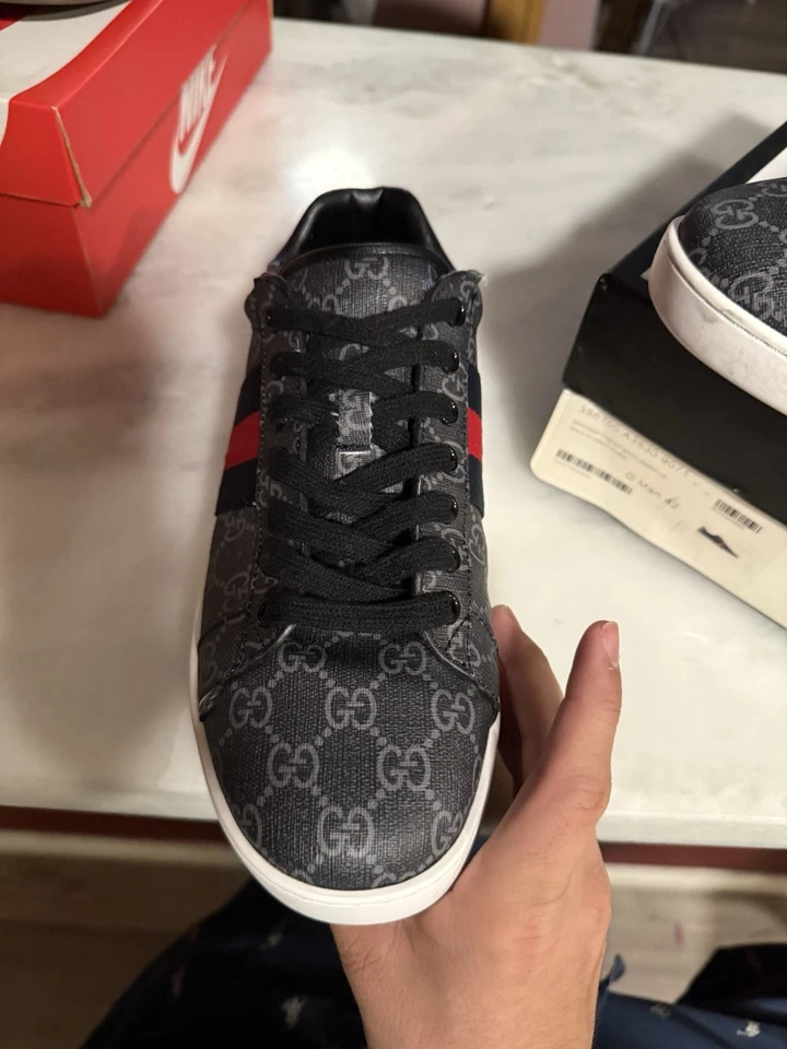 Auténticos zapatos Gucci negros y rojos Foto 4 de 4