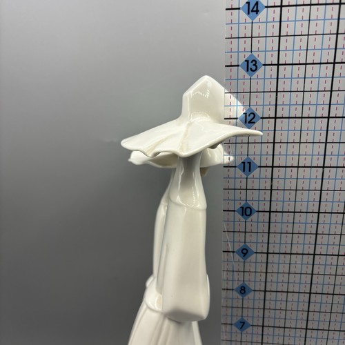 Vintage LLADRO Two Nuns 13” EUC Circa 1971 Third Lladro Mark Harder to Find - Picture 8 of 8
