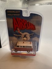 1:64 Greenlight *HOLLYWOOD 42* AIRPLANE 1970 Ford Club Wagon Ambulance *NIP*