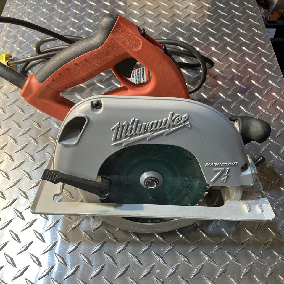 Milwaukee Heavy Duty 7-1/4" Tilt-Lok Adjustable Hndle Circular Saw 120V USA 6390 - Image 2 of 4