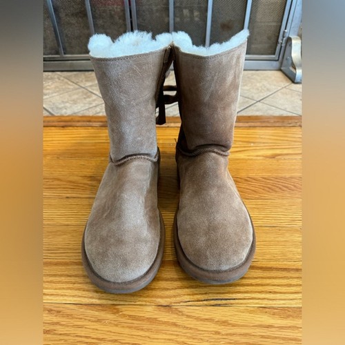 Pre-Owned Size 8 Ugg Customizable Bailey Bow Short Boot - Picture 2 of 12