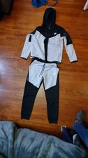 nike tech set medium
