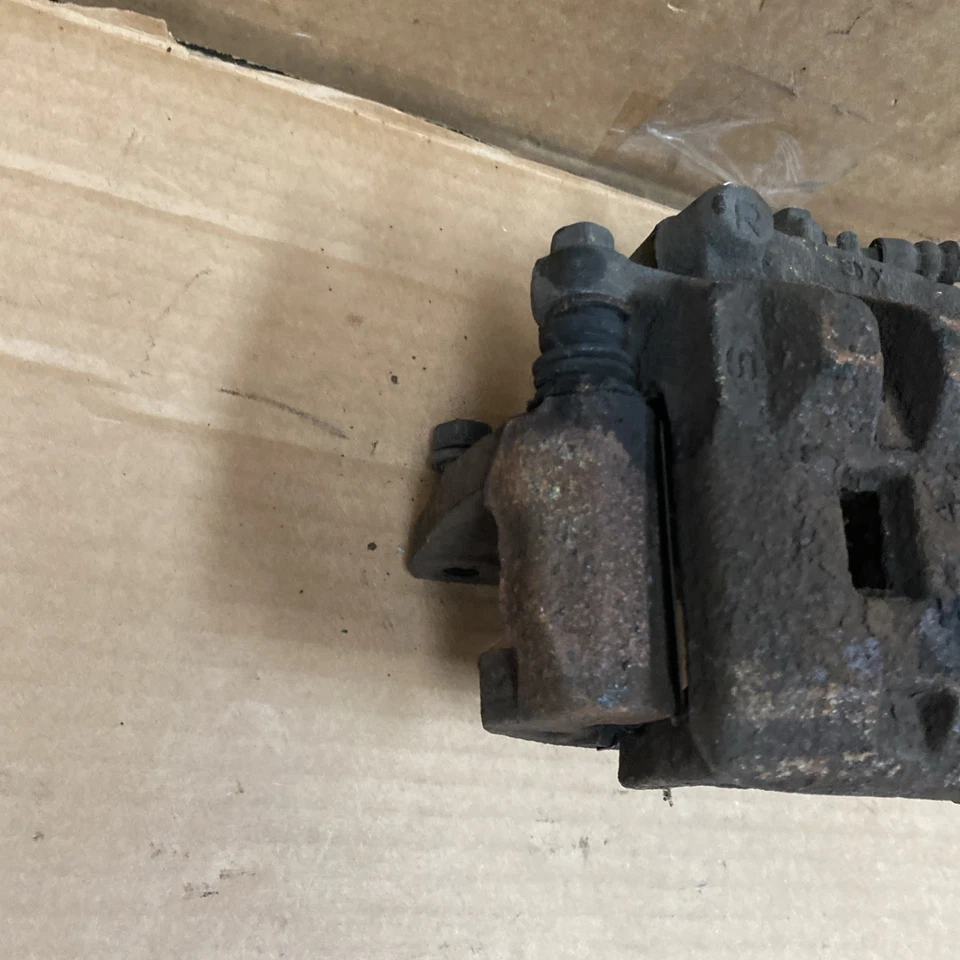 2013 2014 2015 Subaru Crosstrek 2.0 передний правый суппорт со стороны пассажира - Изображение 3 из 4