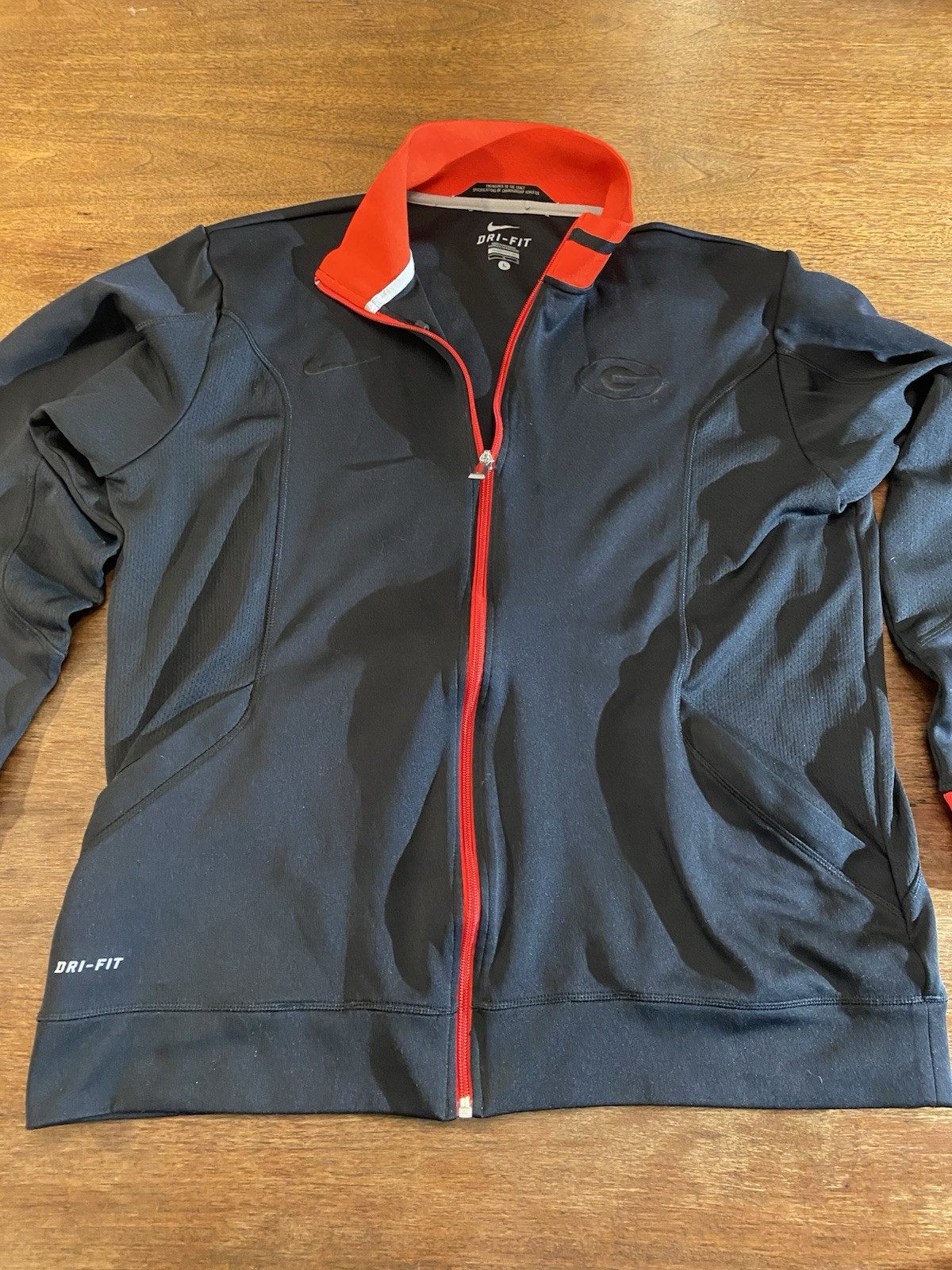 SACAI X NIKE Nike UGA Giacca Uomo Large Nera Con Polsini E Colletto Rosso Dri Fit Logo Nero