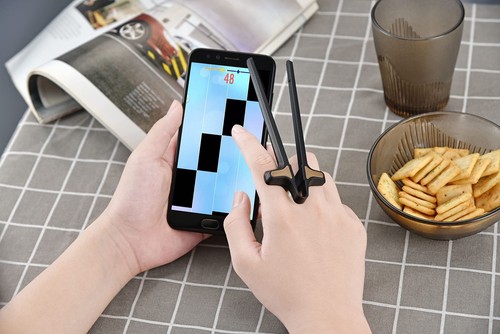 Neu Upgrade 2 Stck. Finger Essstäbchen für Gamer, Snack Clips, Videospiel Party Su... - Bild 5 von 7
