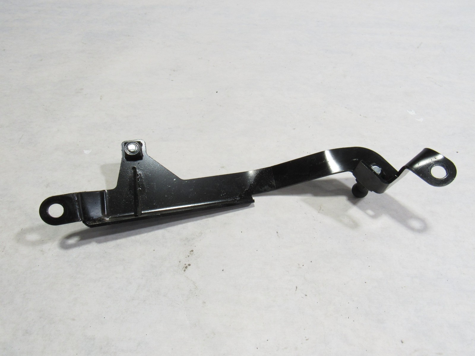 18-21 Aston Martin Vantage 2019 Engine Cover Bracket Mount Support :O