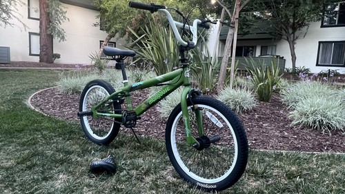 mongoose bmx dirt bike