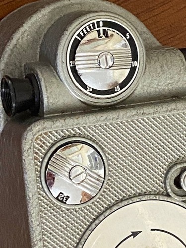 VINTAGE 1940'S REVERE MODEL 87 8MM CINE CAMERA WITH STRAP ORIGINAL BOX WINDS - Picture 10 of 19