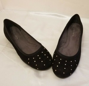 black stud flats