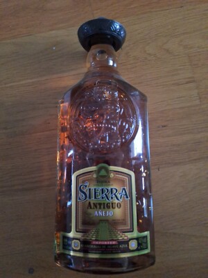 Tequila Sierra Antiguo mit Blattgold