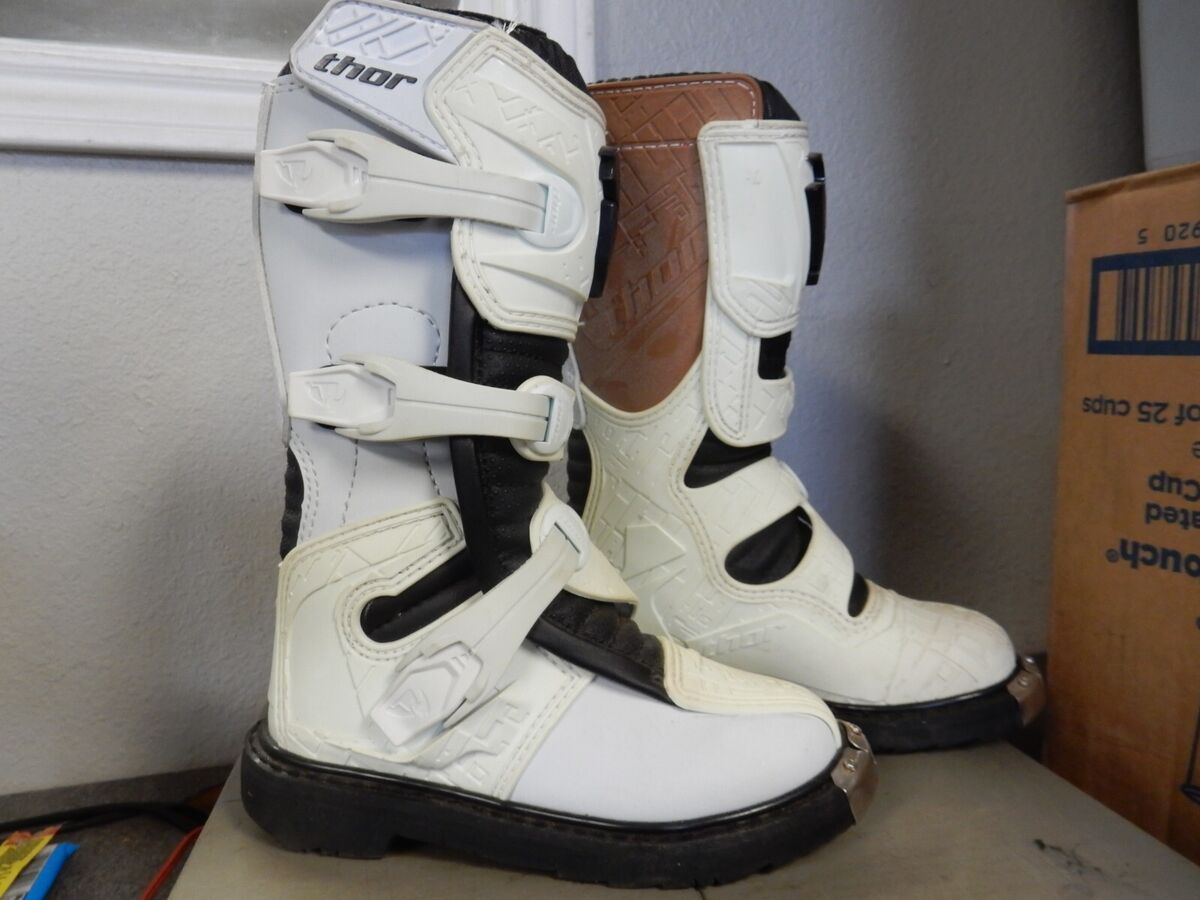 NOS THOR Blitz Motocross Boot White Youth Size 2 NOS THOR Blitz Motocross Boot White Youth Size 2