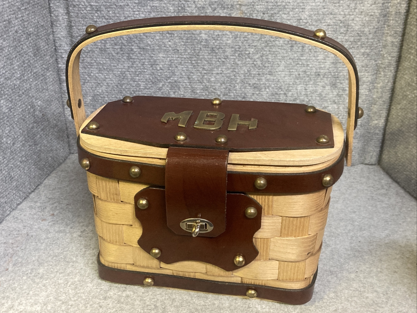 Vintage Wicker Basket, Nantucket Style Leather Handle… Gem