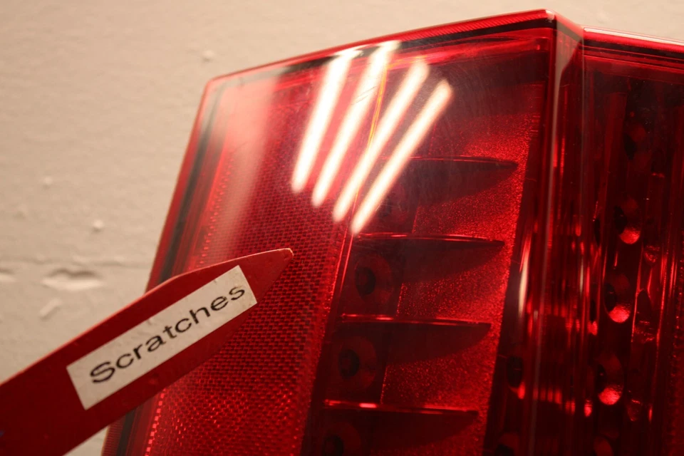 2007 2014 CADILLAC ESCALADE LEFT SIDE TAIL LIGHT Foto 2 de 4