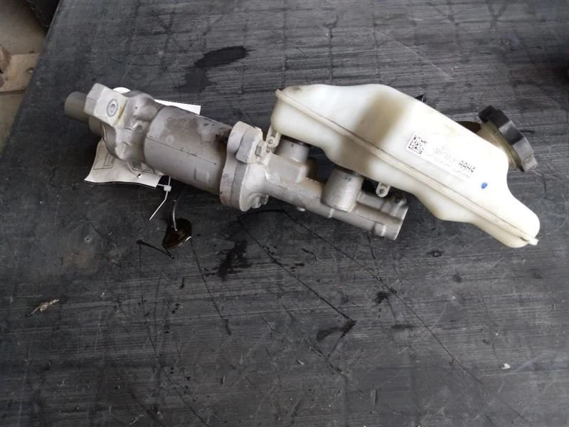 Cilindro maestro de freno 12-15 Chevrolet Volt 22936034 Foto 3 de 4