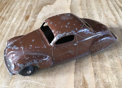 Vintage Dinky Toys No. 39c Lincoln Zephyr. Brown. Made in England.