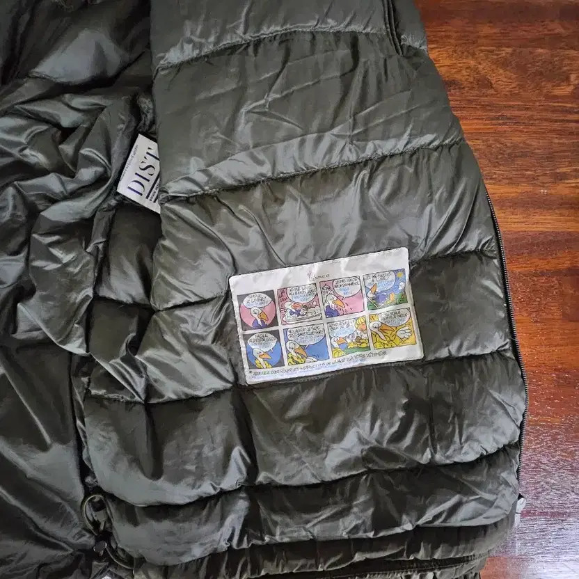 Moncler Men's Padded Jacket, Khaki, Size 110, Pre-Owned thumbnail 5