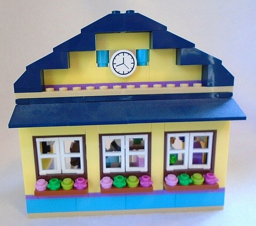 LEGO Friends Heartlake High (41005) - Picture 9 of 12