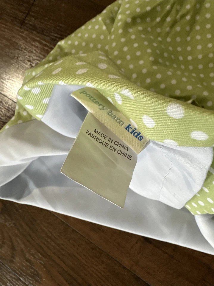 Panel de cortina Pottery Barn Kids lunares verde cortinas negras 44x96 con corbata Foto 4 de 4