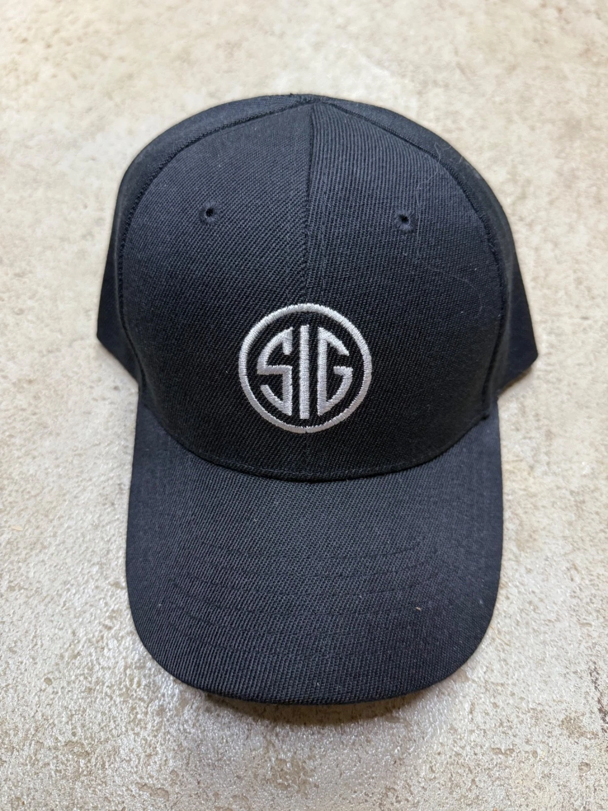 SIG SAUER Black Hat Adjustable Cap Solid Back - New With Tags w/ White Logo
Opens in a new window or
