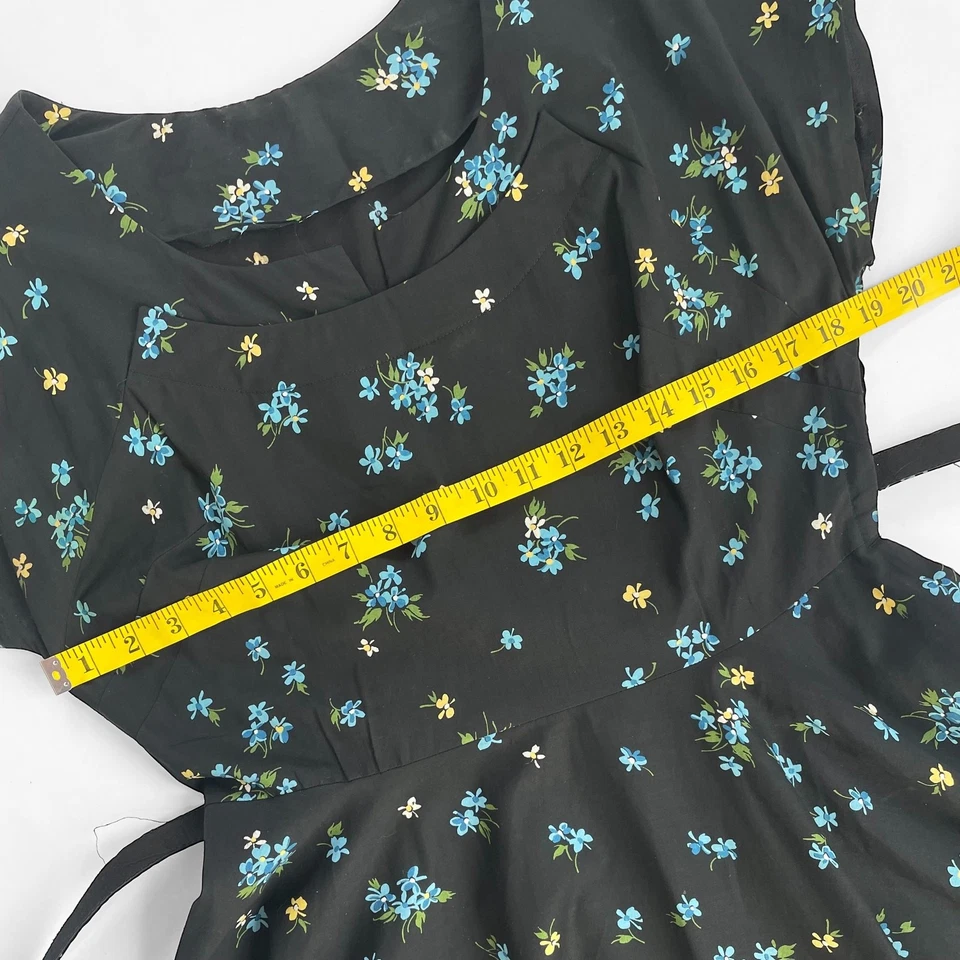 50s Vintage Floral Cotton Dress Full Circle Skirt 32” Waist Sundress Day Dress - Image 4 of 4