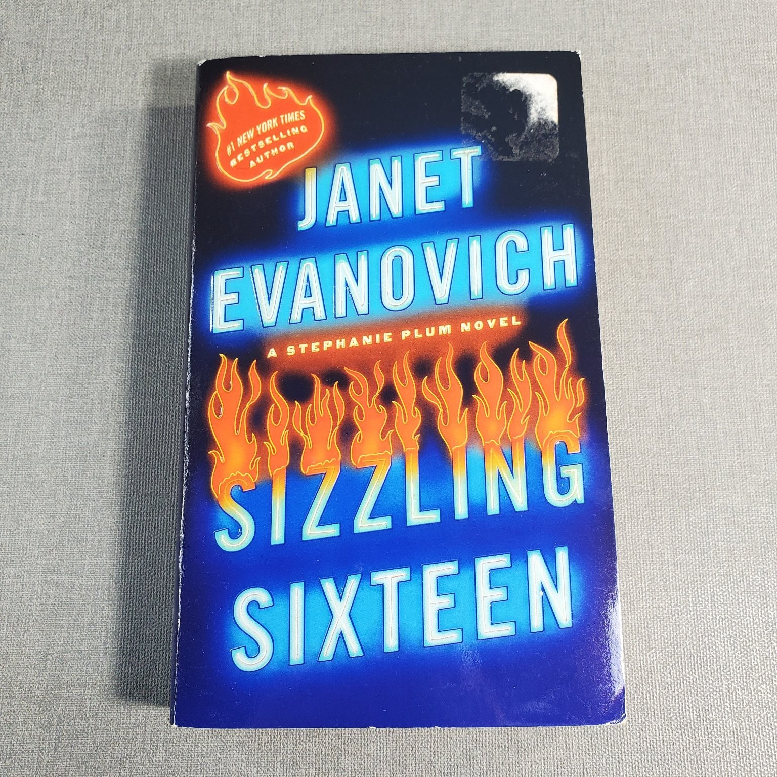 Sizzling Sixteen Janet Evanovich Stephanie Plum Novel St. Martin's Press