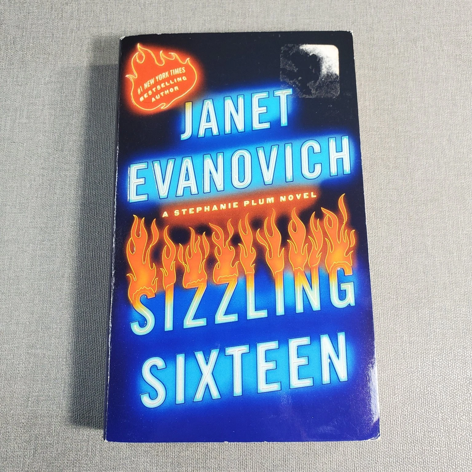 Sizzling Sixteen Janet Evanovich Stephanie Plum Novel St. Martin's Press