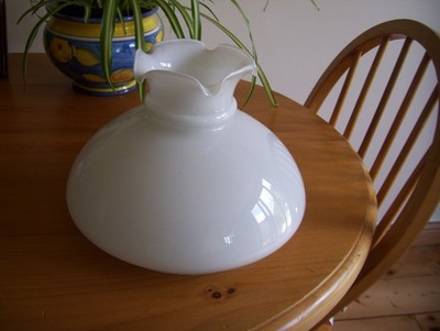 HERVORRAGENDER VINTAGE VESTA ÖLLAMPENSCHIRM - 24,5cm FITTER - SEHR GUTER ZUSTAND.