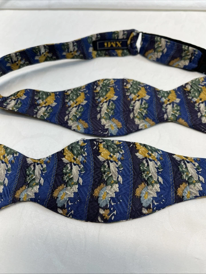 Pajarita XMI para hombre azul patrón floral 13 3/4-18 ajustable Foto 3 de 4