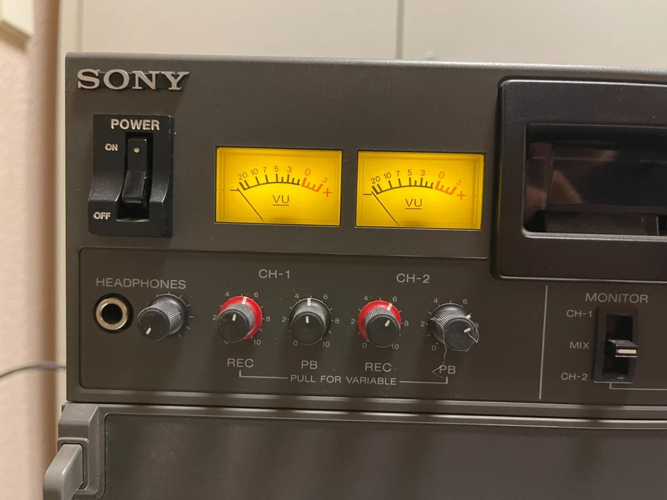 SONY PVW-2800P VIDEOCASSETTE RECORDER - PVW-2800P BETACAM SP - HIGH END PROFI - Bild 2 von 4