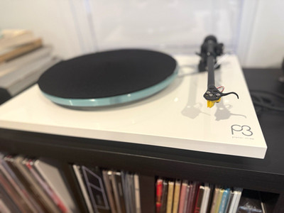 Rega Planar 3 turntable (white) with Exact cartridge
