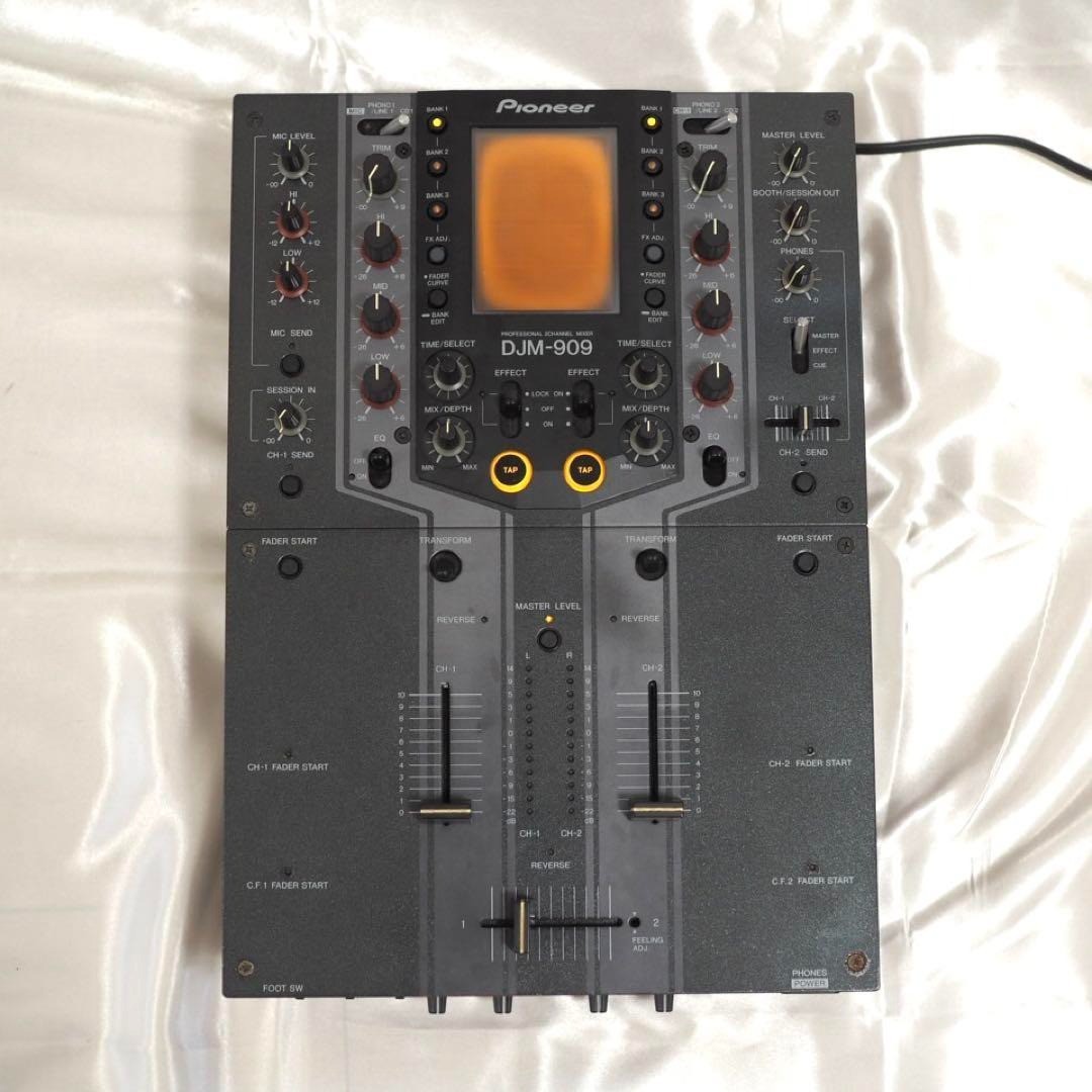 パイオニアDJM-909 20 years later, the DJM-909 is still turning heads - Pioneer DJ