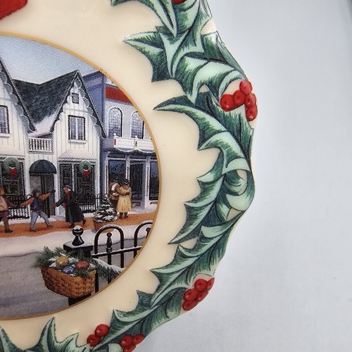 Longaberger Collectors Club Ornament 1998 Hometown Christmas Original Box - Picture 6 of 17