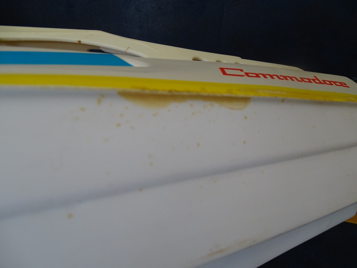Qu'est-ce qu'un bateau à moteur hors-bord et où naviguer en France