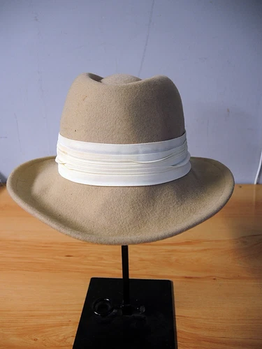 VINTAGE BETMAR NEW YORK WOMAN'S FEDORA - CAMEL W UNION LABEL