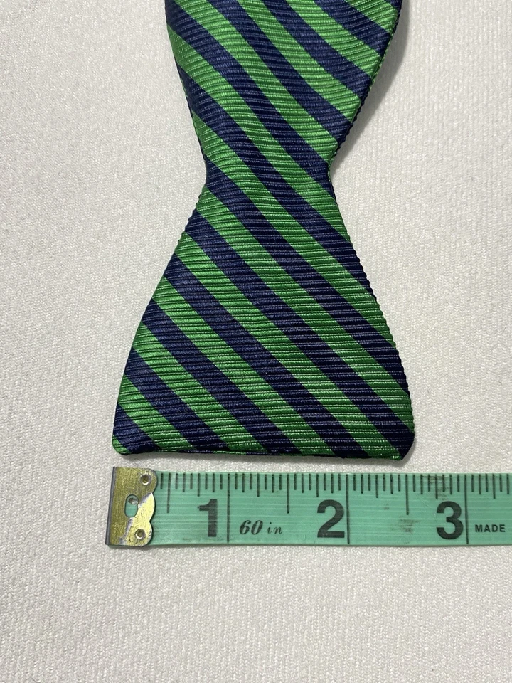 BARBARA EN BLANCO. Pajarita de hombre a rayas verdes. Ec Foto 3 de 3