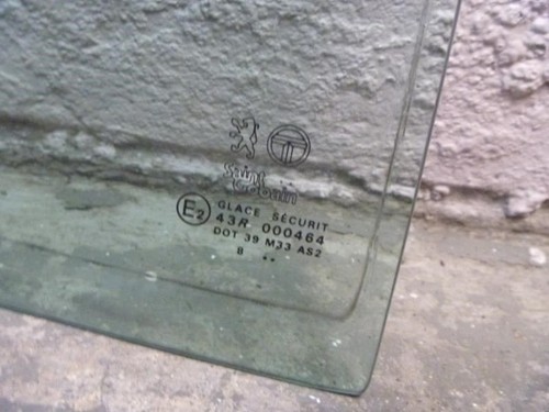 Passenger Right Rear Door Vent Glass Sedan Fits 89-91 PEUGEOT 405 210301 - Picture 2 of 2