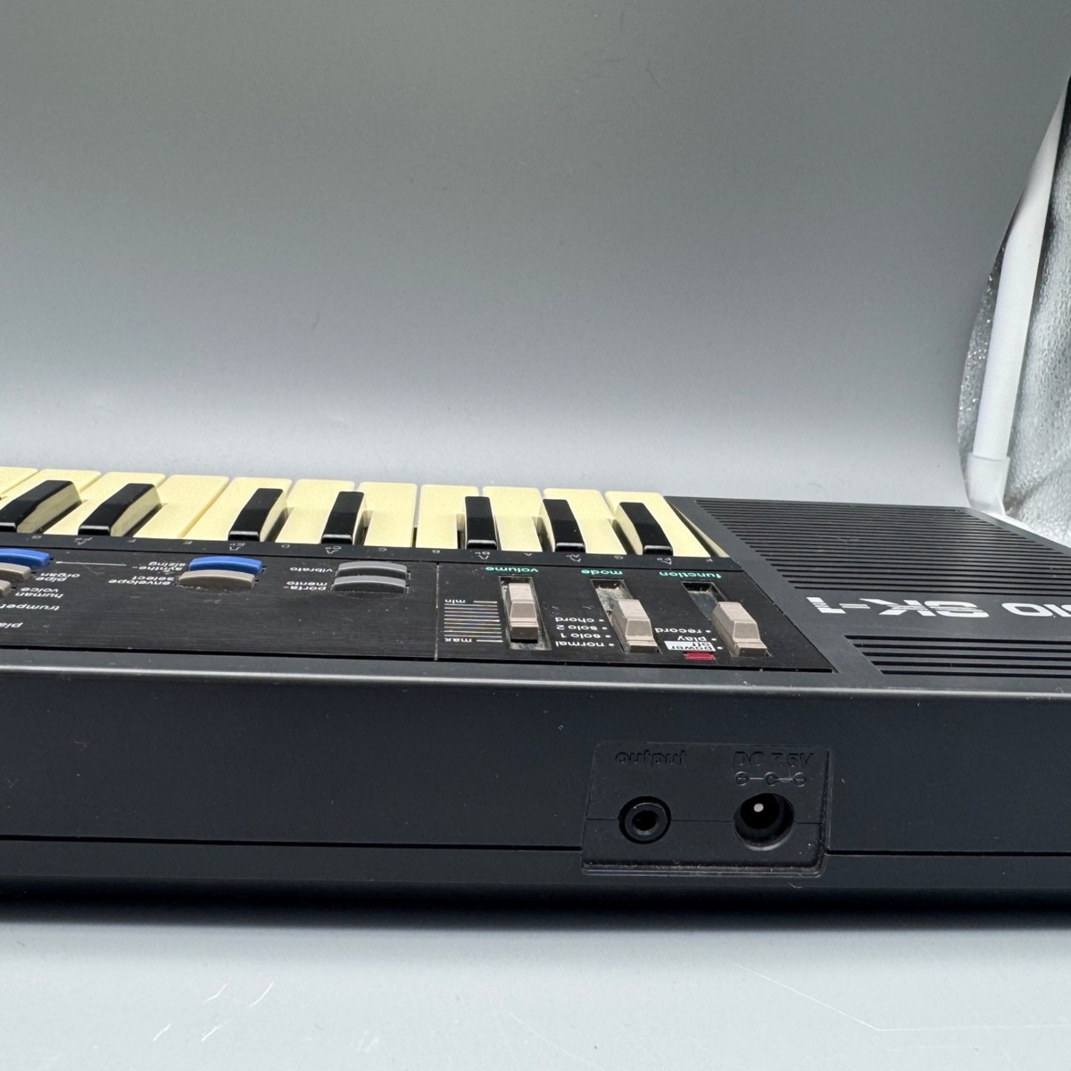 Vintage Casio SK-1 Keyboard w Box Manual 32 Key Tested Please Read